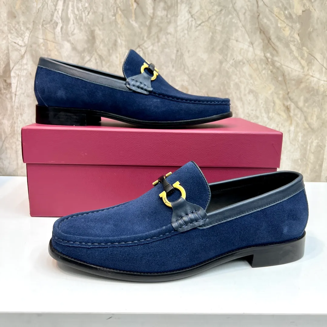 Original order quality P600 Brand: Ferragamo Standard size: Men's size 38/44 (45 can be customized) Grade: Same style as the official website High-quality men's shoes Material: Customized first-layer calfskin with water-dyed cowhide lining Cowhide tiptoe Original non-slip and wear-resistant rubber outsole Style category: Men's formal business leather shoes are young and fashionable European and American trends British style Casual matching Comfortable feet Color: Actual picture